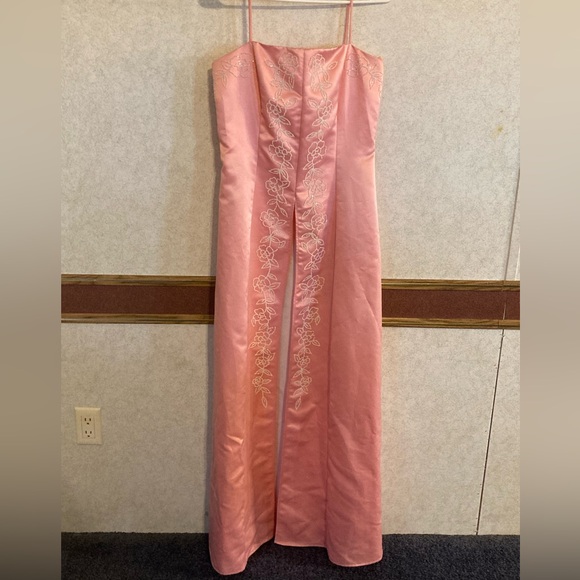Prom/Formal Dress - Picture 1 of 4